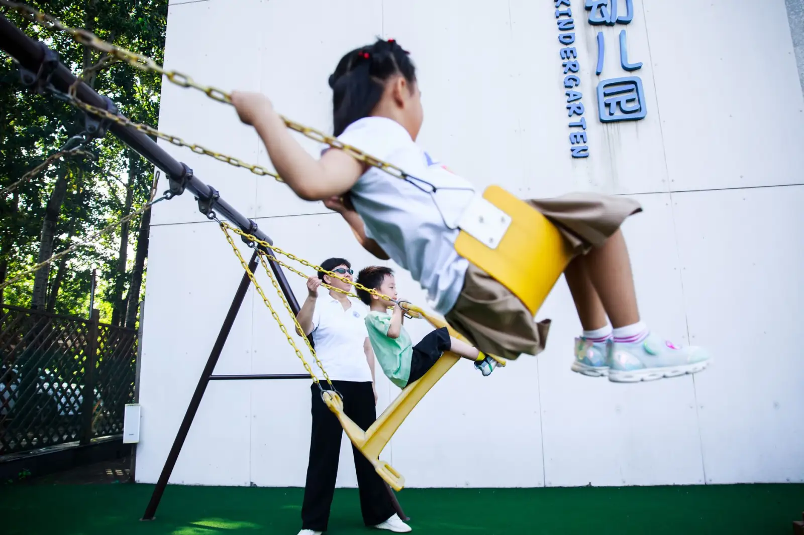 智能射灯与儿童房吸顶灯如何协同布局？健康照明在智能家居场景中的设计要点